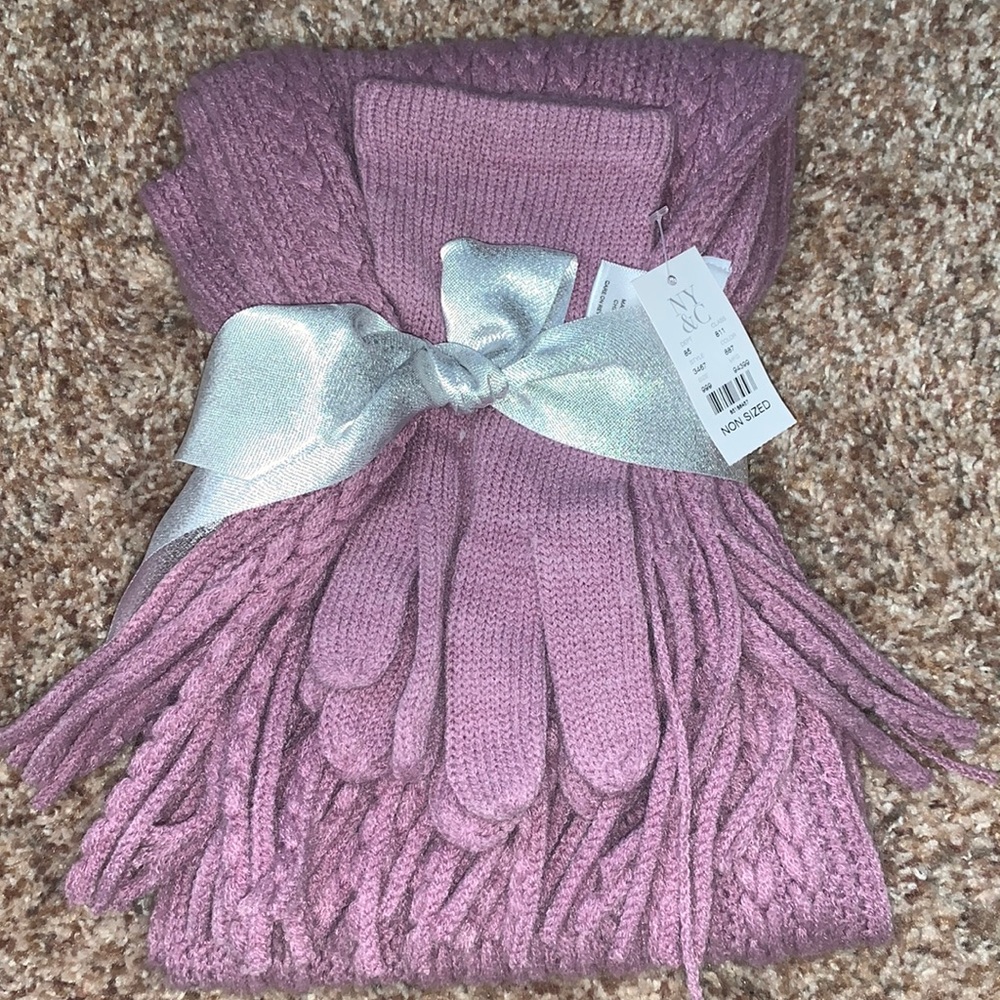 NWT NY&C scarf and glove set purple